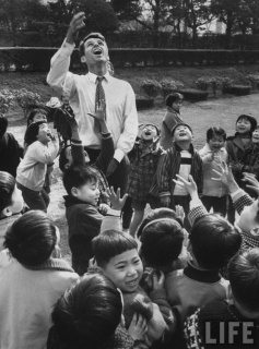 Robert Kennedy in Japan school children